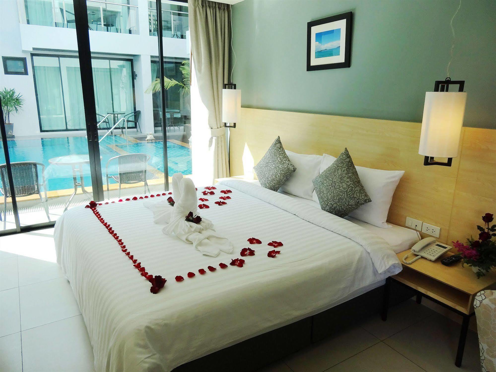 Good Day Phuket Hotel Extérieur photo
